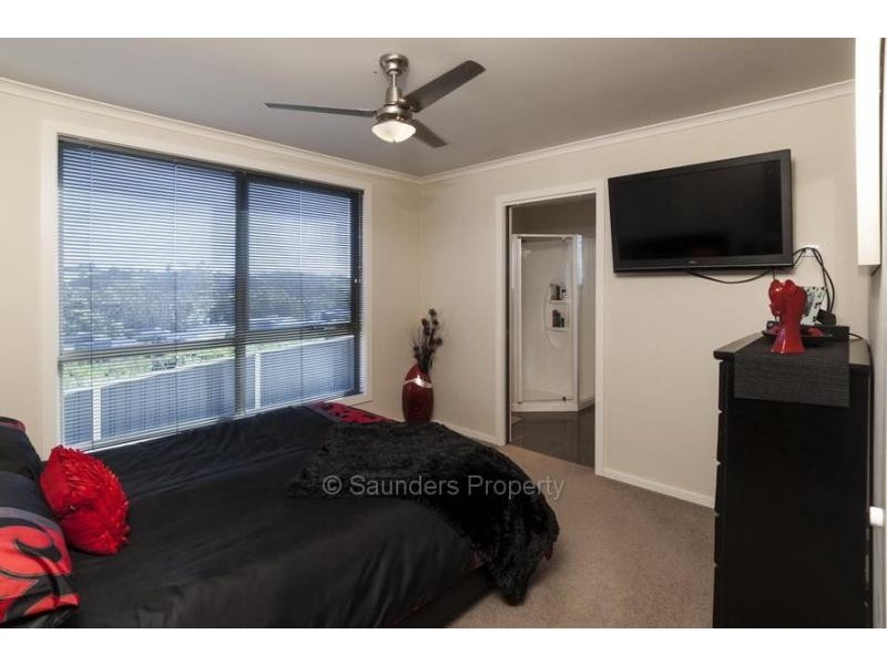 2/9 Tomarah Crescent, Devonport TAS 7310