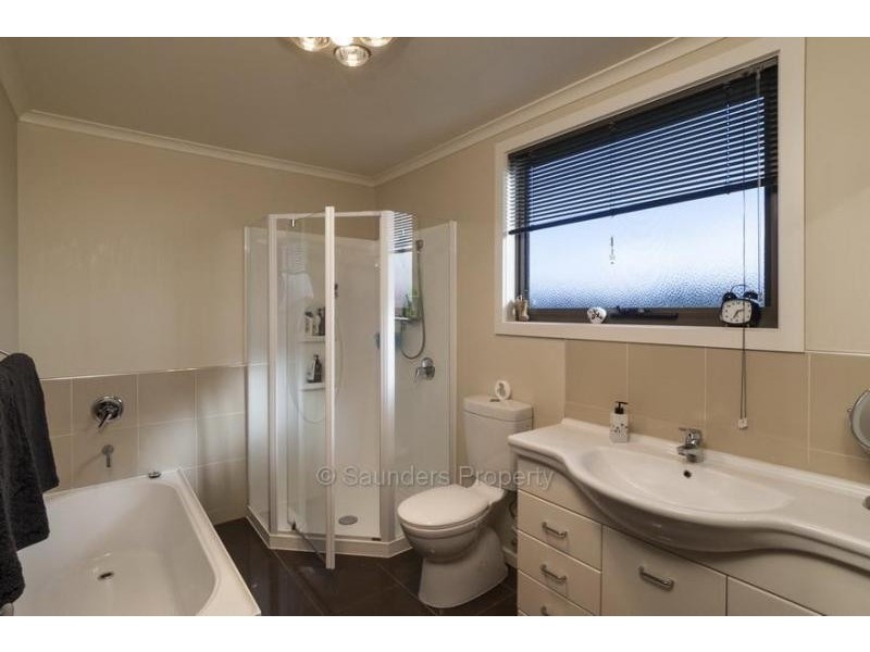 2/9 Tomarah Crescent, Devonport TAS 7310