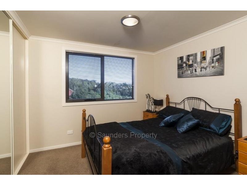 2/9 Tomarah Crescent, Devonport TAS 7310