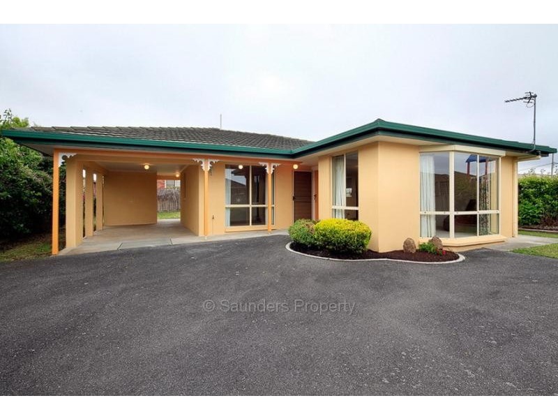 2/83 Parker Street, Devonport TAS 7310