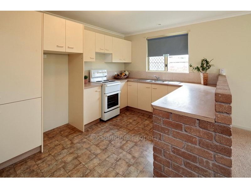 2/83 Parker Street, Devonport TAS 7310