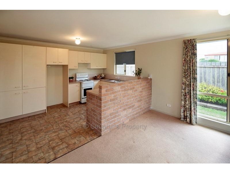 2/83 Parker Street, Devonport TAS 7310