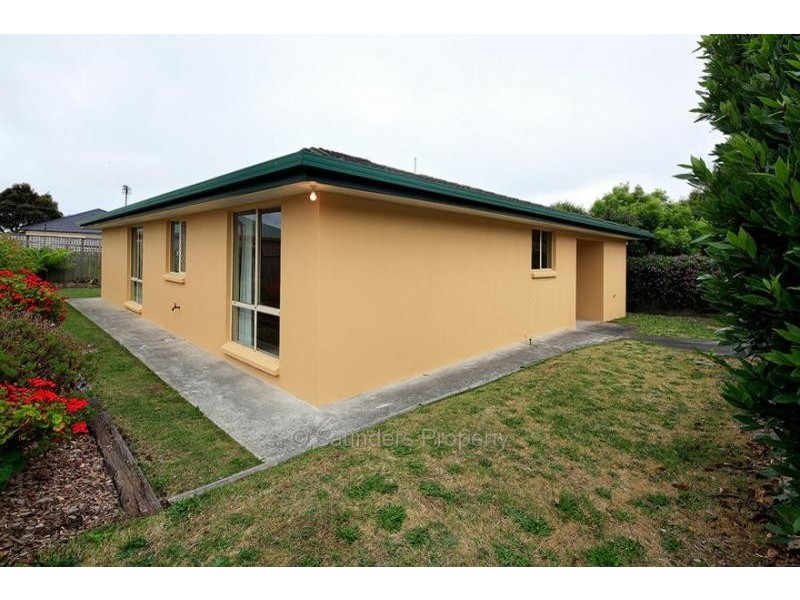 2/83 Parker Street, Devonport TAS 7310