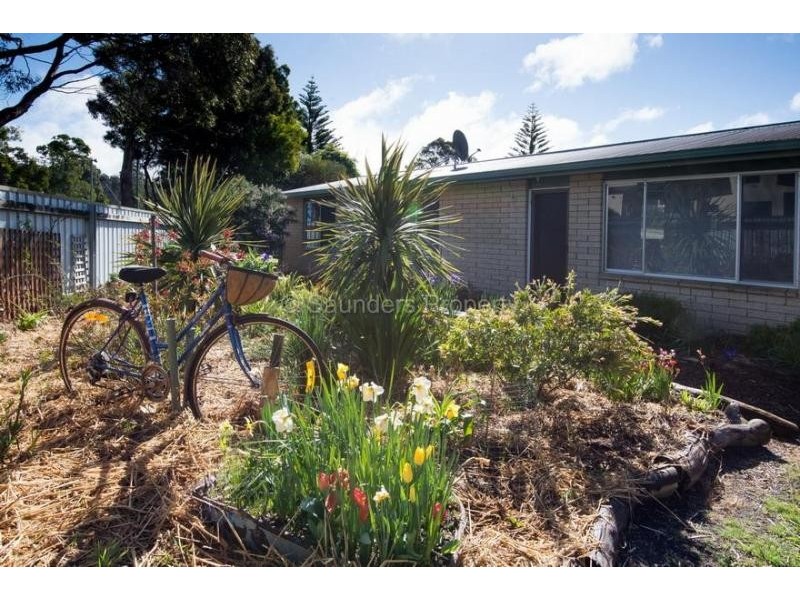 2 Kenelm Avenue, Sisters Beach TAS 7321