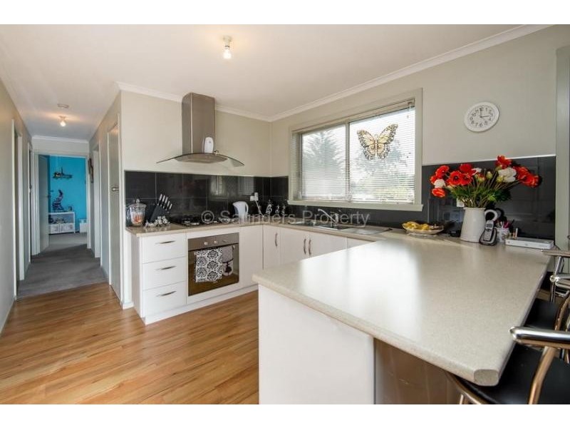 2 Kenelm Avenue, Sisters Beach TAS 7321