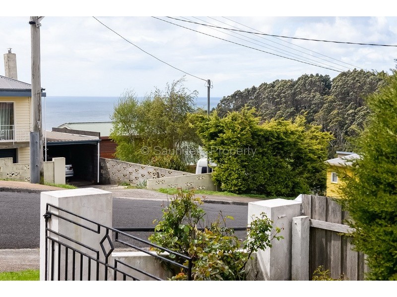8 Hamilton Street, Upper Burnie TAS 7320
