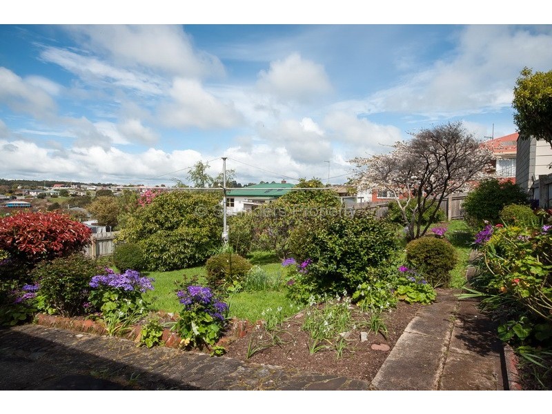 8 Hamilton Street, Upper Burnie TAS 7320