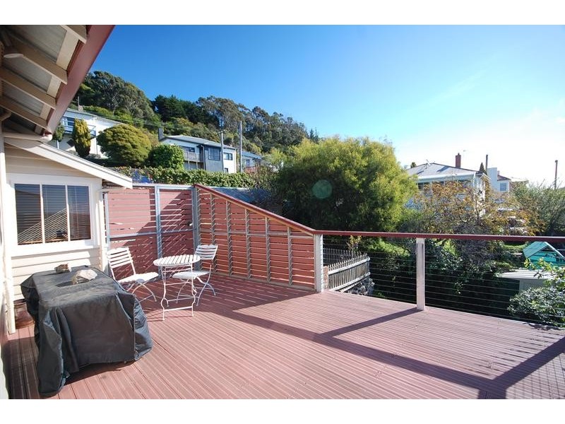 8 Wood Street, Parklands TAS 7320