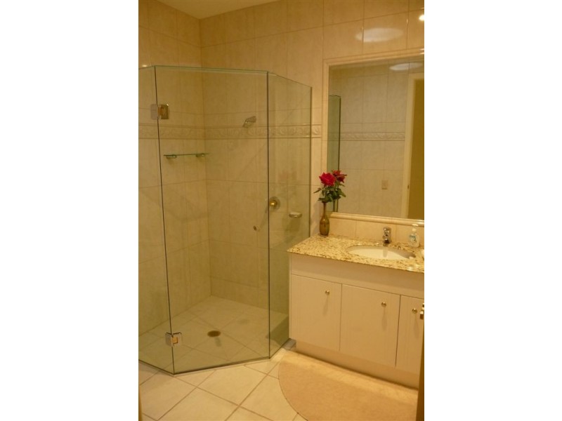 3163 Riverleigh Drive, Hope Island QLD 4212