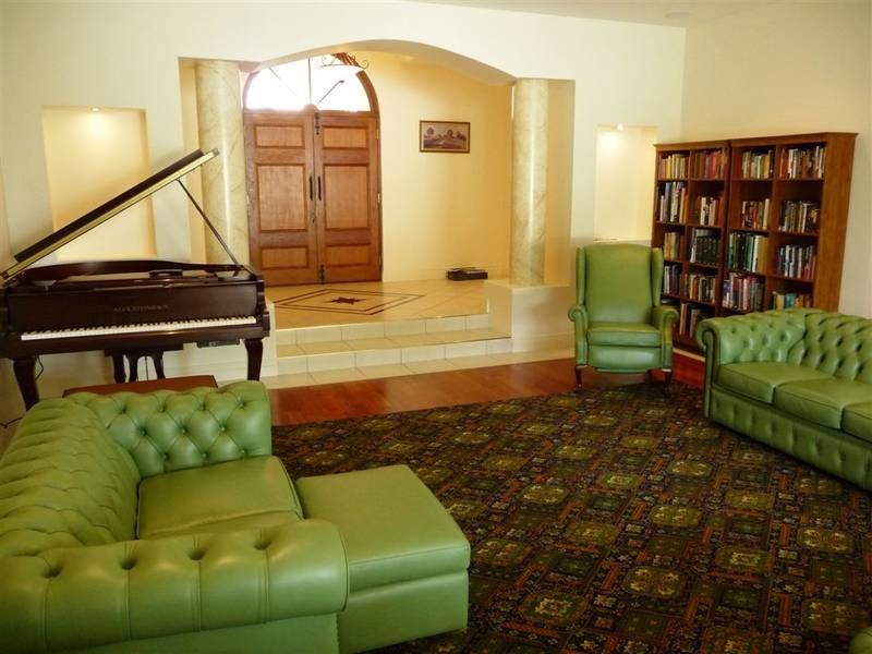 3163 Riverleigh Drive, Hope Island QLD 4212