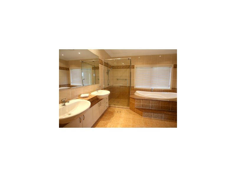2346 Cressbrook Drive, Hope Island QLD 4212
