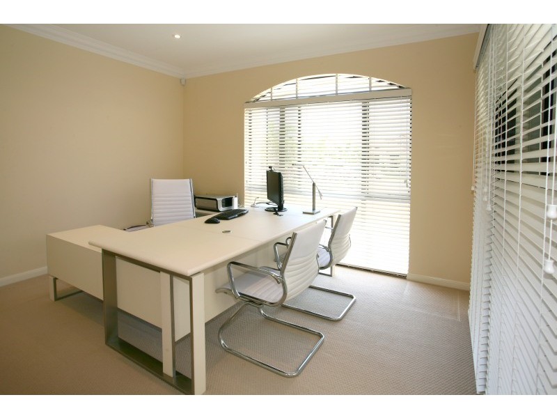 2346 Cressbrook Drive, Hope Island QLD 4212