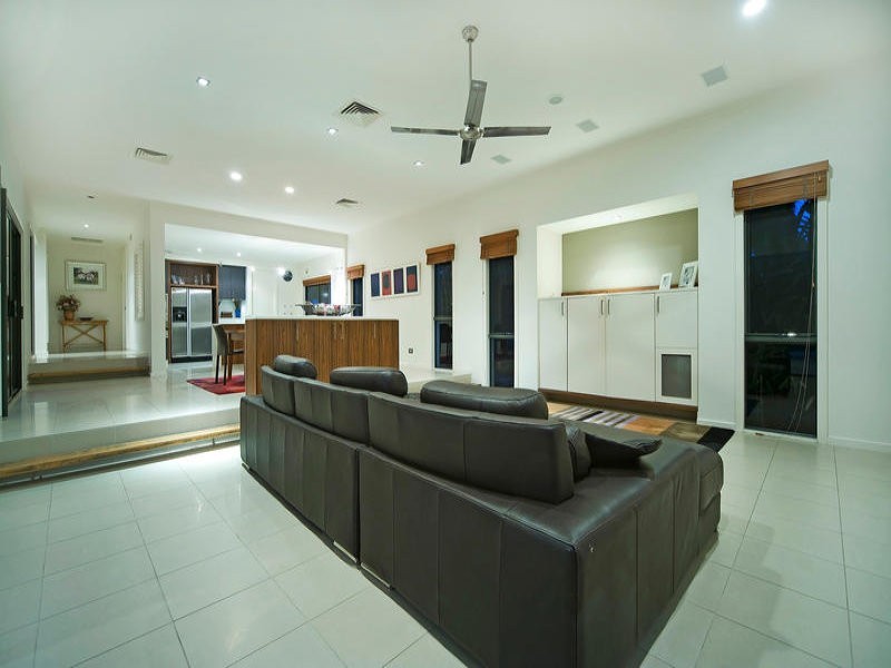 3145 Riverleigh Drive, Hope Island QLD 4212