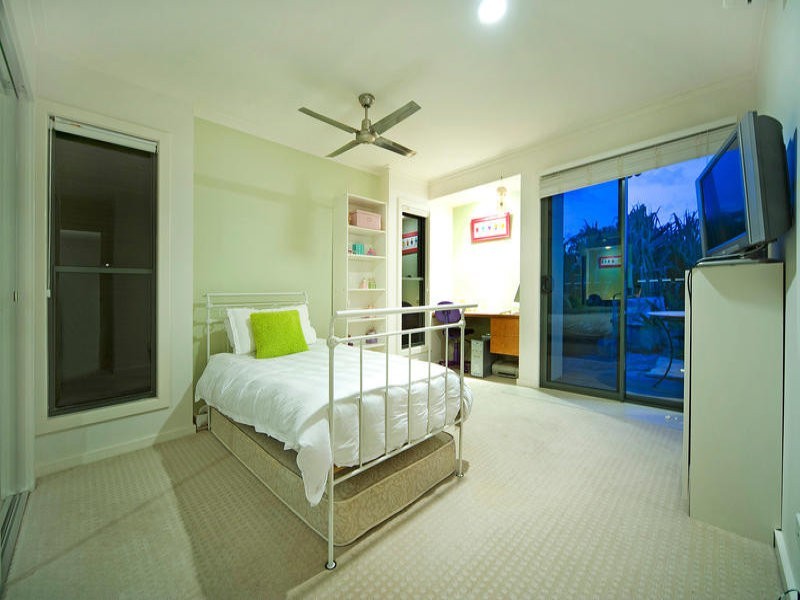 3145 Riverleigh Drive, Hope Island QLD 4212