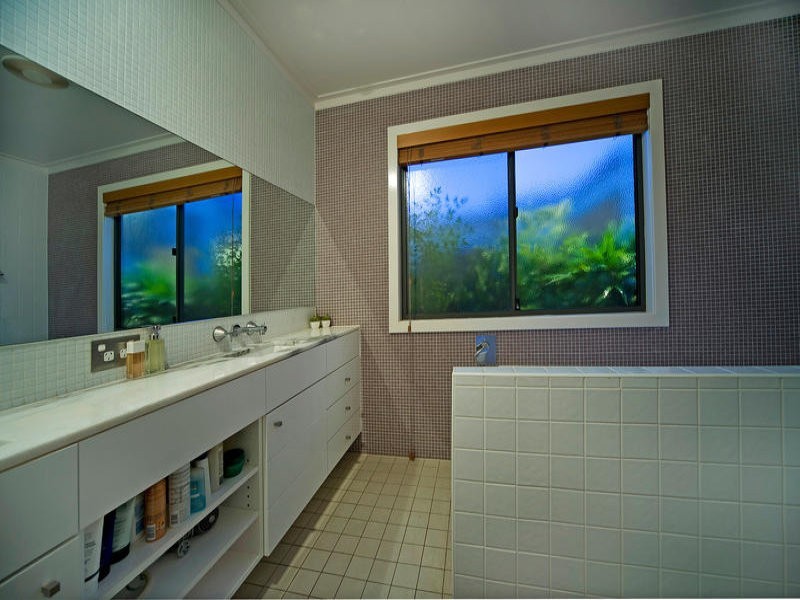 3145 Riverleigh Drive, Hope Island QLD 4212
