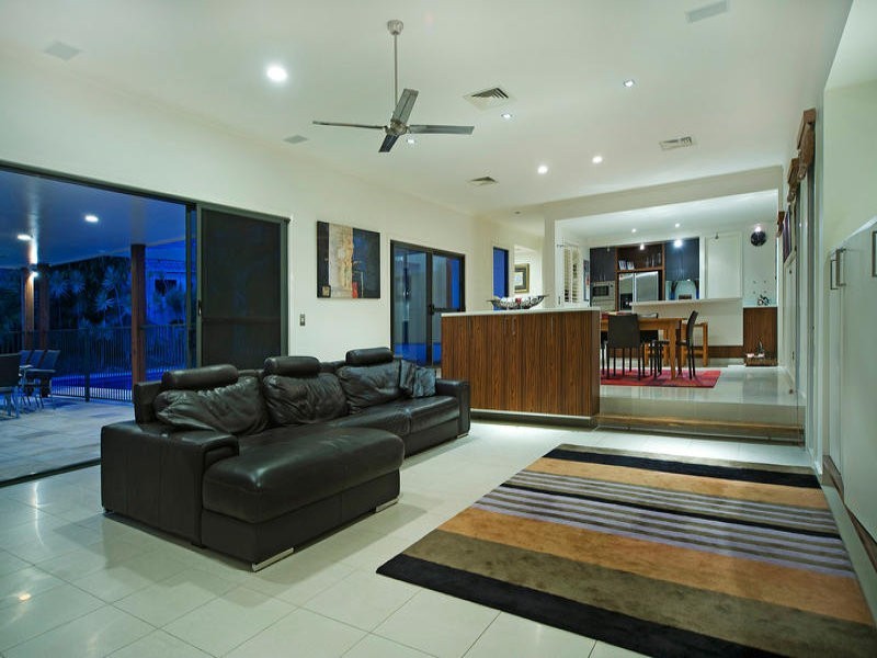 3145 Riverleigh Drive, Hope Island QLD 4212
