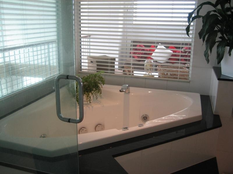 1403/182 Marine Parade, Labrador QLD 4215