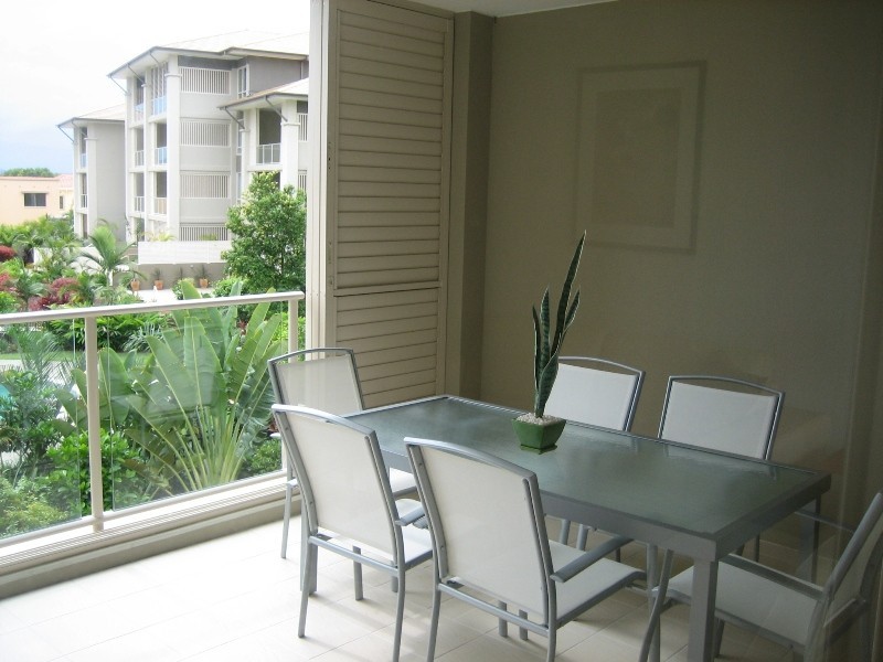 1767/1700 Rialto Quay Drive, Hope Island QLD 4212