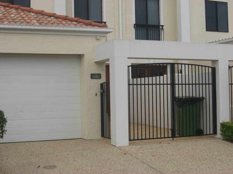 8878 MAGNOLIA DRIVE EAST, Hope Island QLD 4212