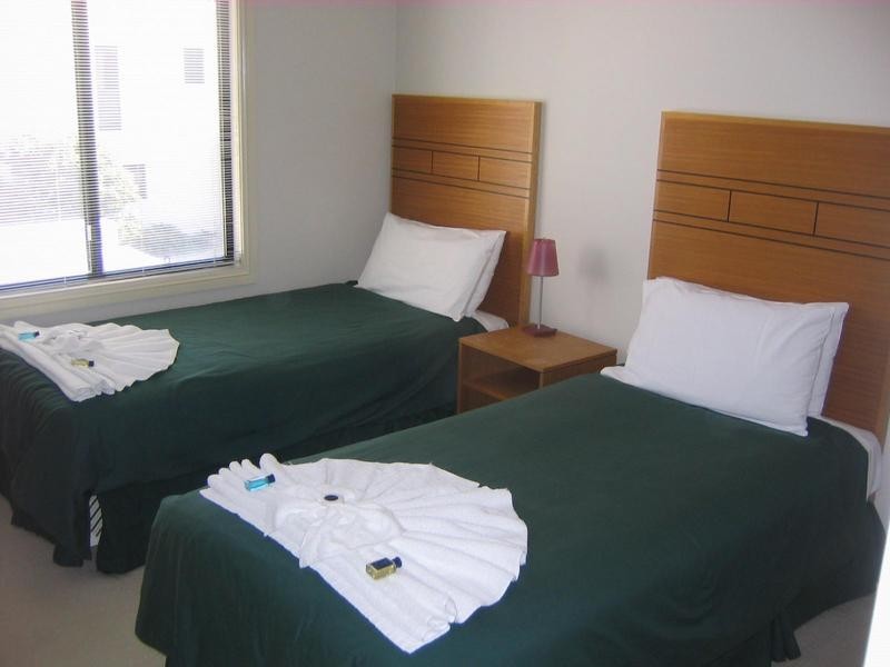 8878 MAGNOLIA DRIVE EAST, Hope Island QLD 4212