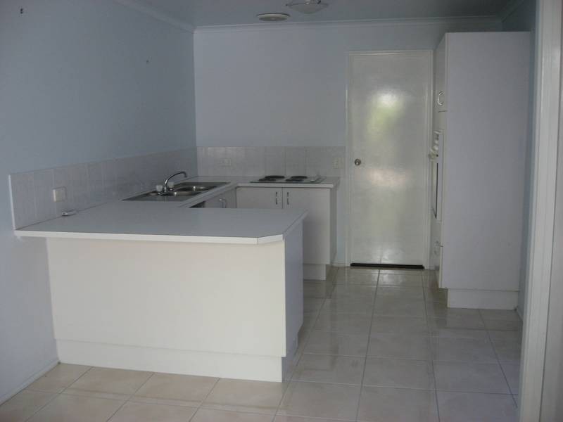 2/11 Adventure Ave, Oxenford QLD 4210