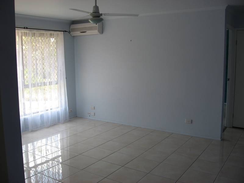 2/11 Adventure Ave, Oxenford QLD 4210