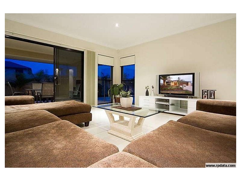 2827 Gracemere Cct, Hope Island QLD 4212