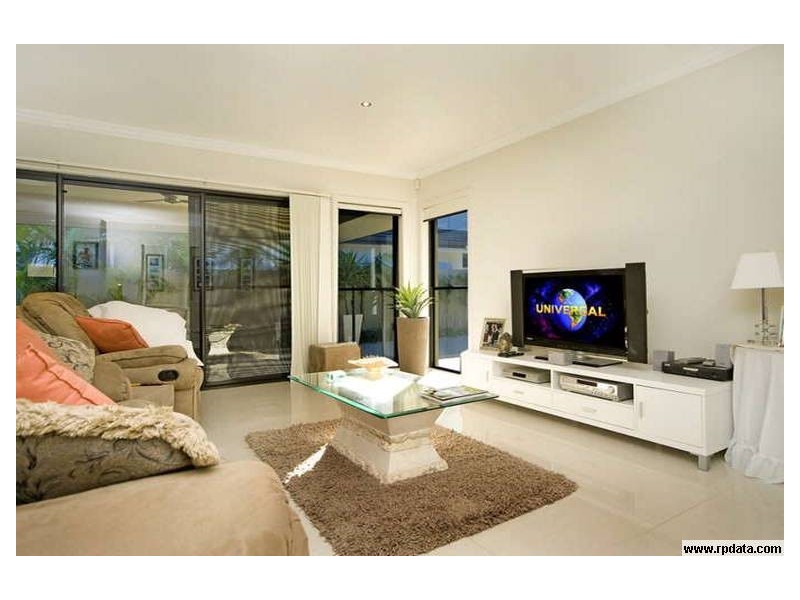 2827 Gracemere Cct, Hope Island QLD 4212