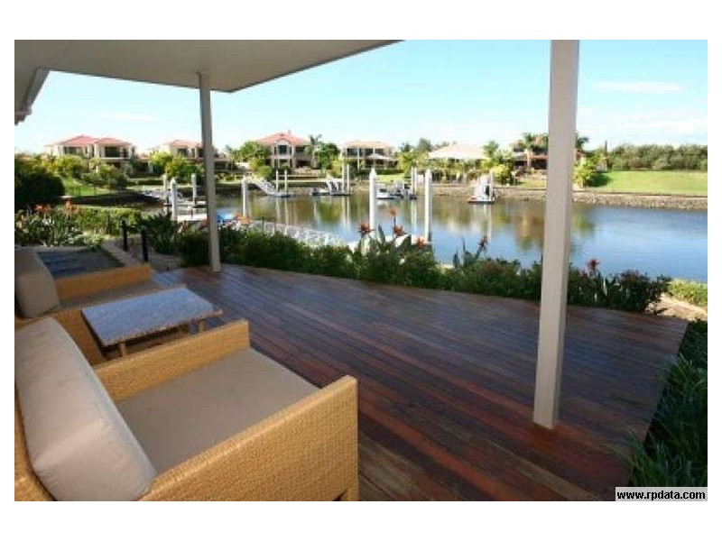 2116 Fernlea Close, Hope Island QLD 4212