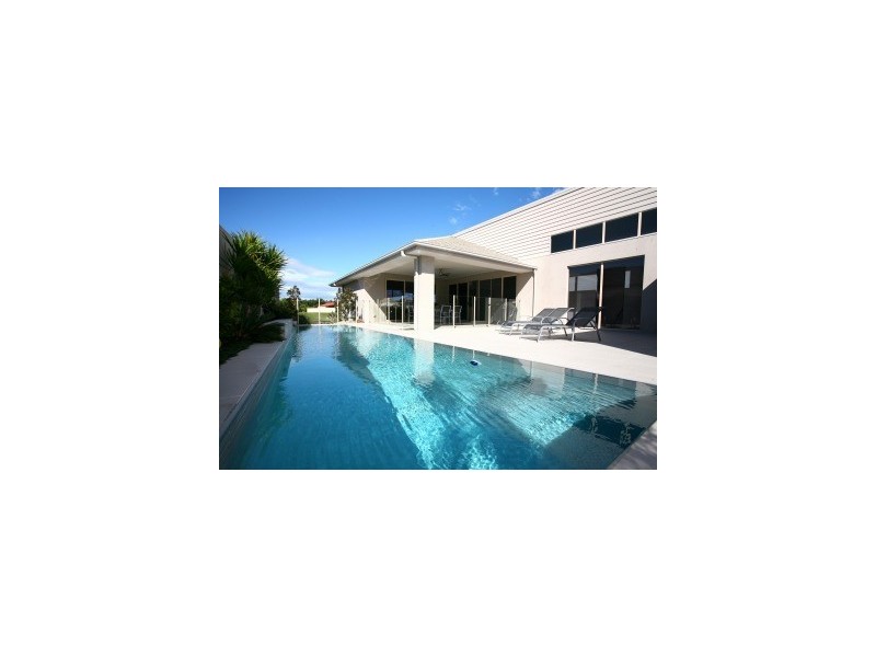 2116 Fernlea Close, Hope Island QLD 4212