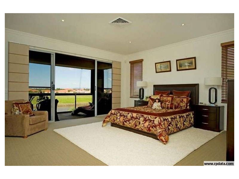 2302 Belmont Ct East, Hope Island QLD 4212