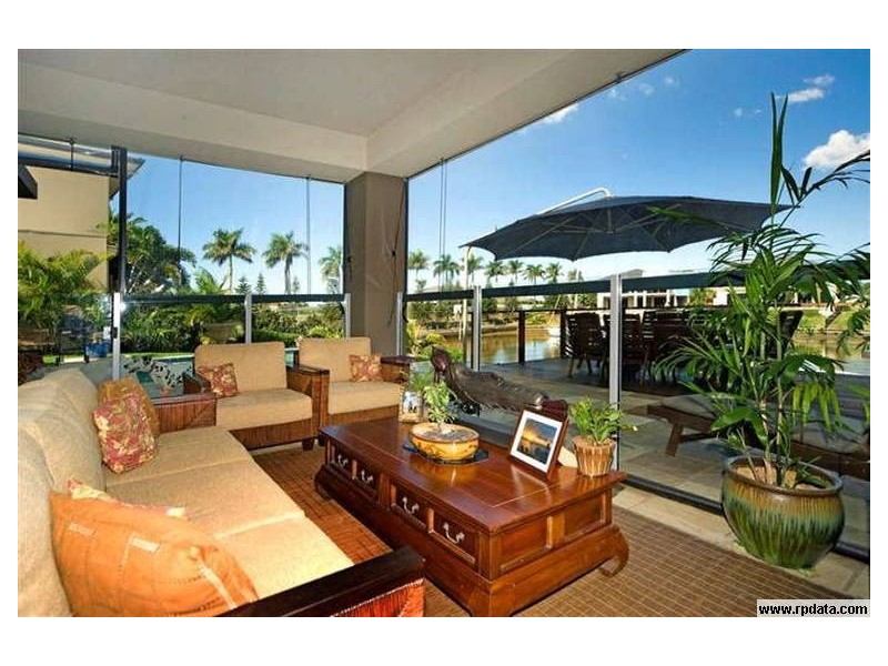 2302 Belmont Ct East, Hope Island QLD 4212