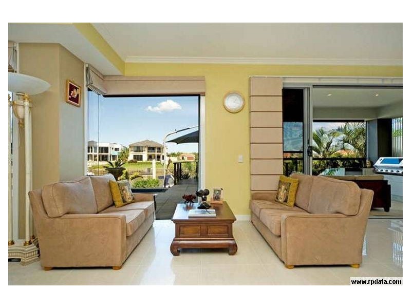 2302 Belmont Ct East, Hope Island QLD 4212