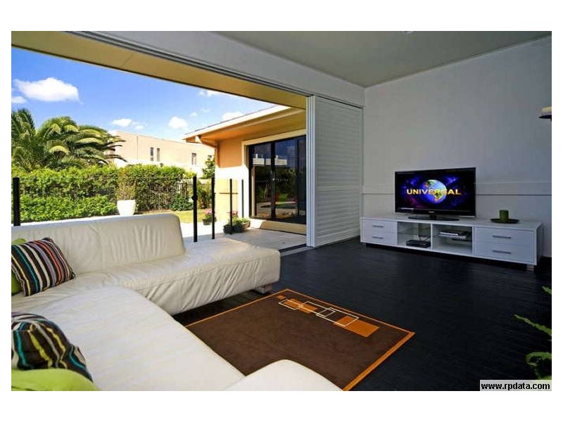 2560 Cressbrook Drive, Hope Island QLD 4212