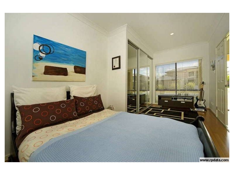 2560 Cressbrook Drive, Hope Island QLD 4212