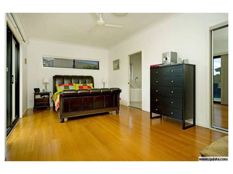 2560 Cressbrook Drive, Hope Island QLD 4212