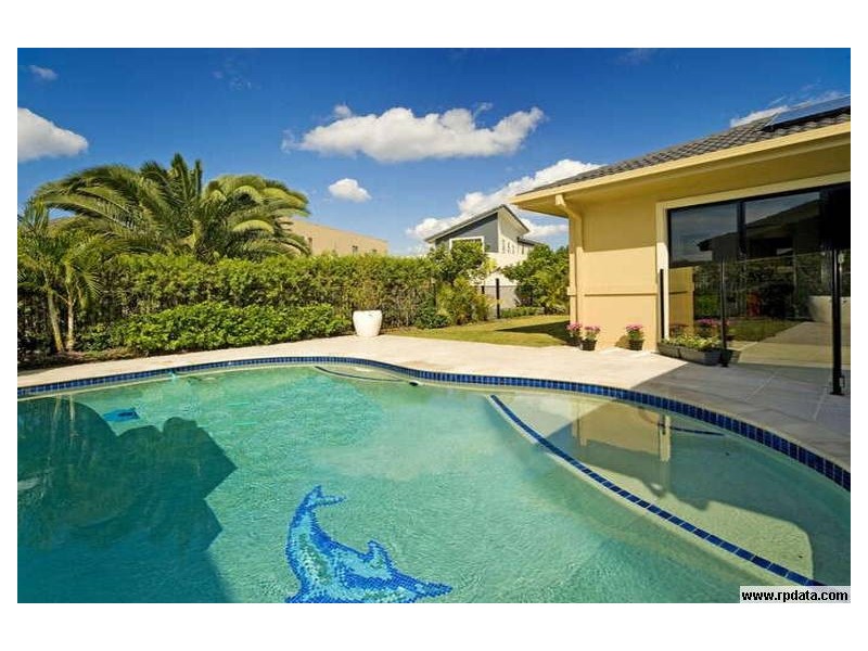 2560 Cressbrook Drive, Hope Island QLD 4212