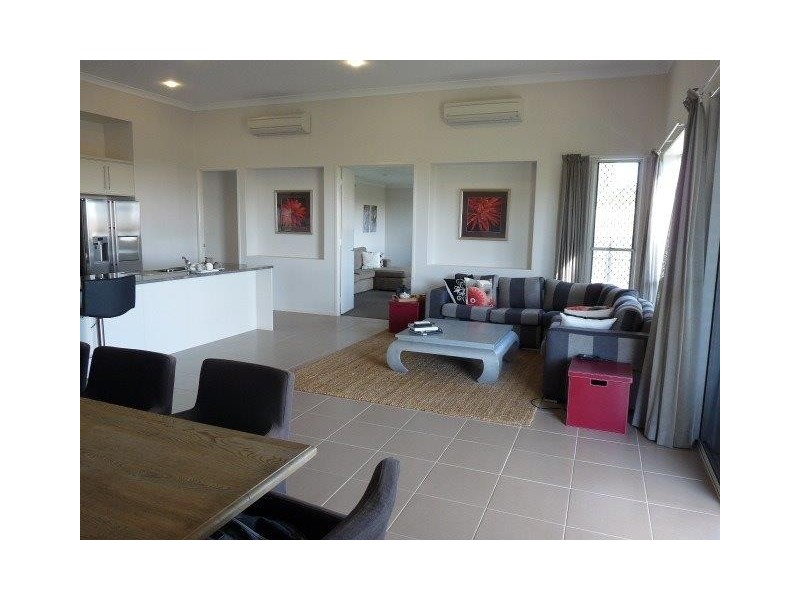 26 DOUGLAS CRESCENT, Rural View QLD 4740