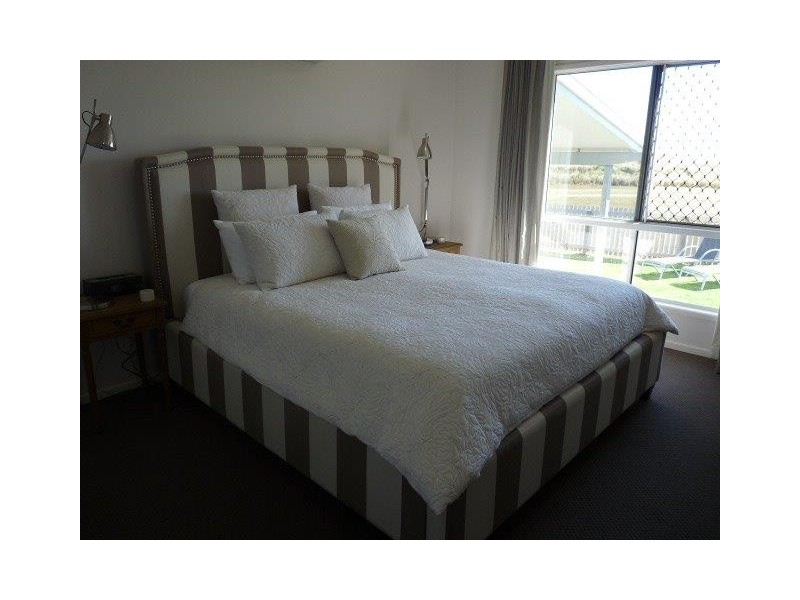 26 DOUGLAS CRESCENT, Rural View QLD 4740