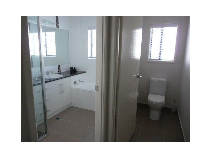26 DOUGLAS CRESCENT, Rural View QLD 4740