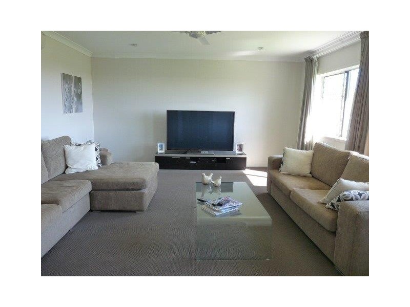 26 DOUGLAS CRESCENT, Rural View QLD 4740