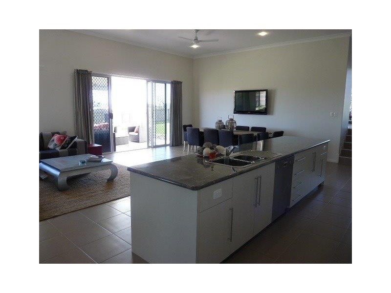 26 DOUGLAS CRESCENT, Rural View QLD 4740