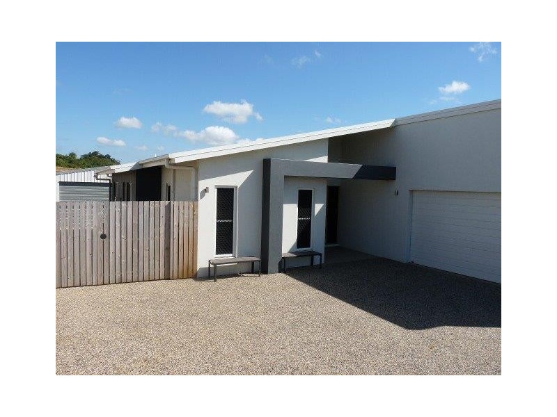 26 DOUGLAS CRESCENT, Rural View QLD 4740