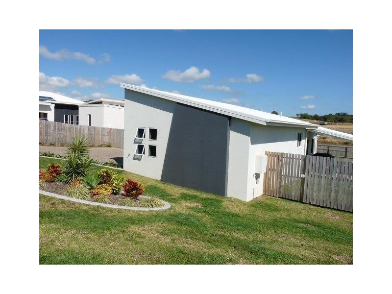 26 DOUGLAS CRESCENT, Rural View QLD 4740