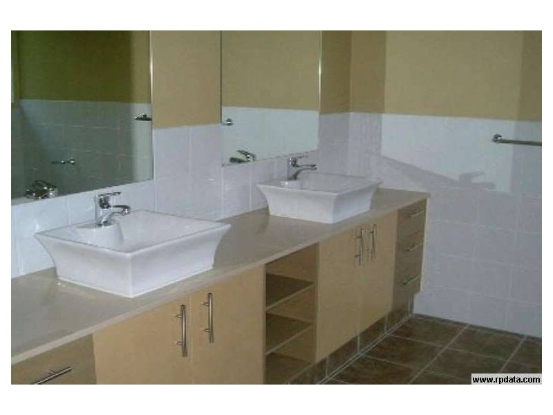 2 Peachester Close, Ormeau QLD 4208