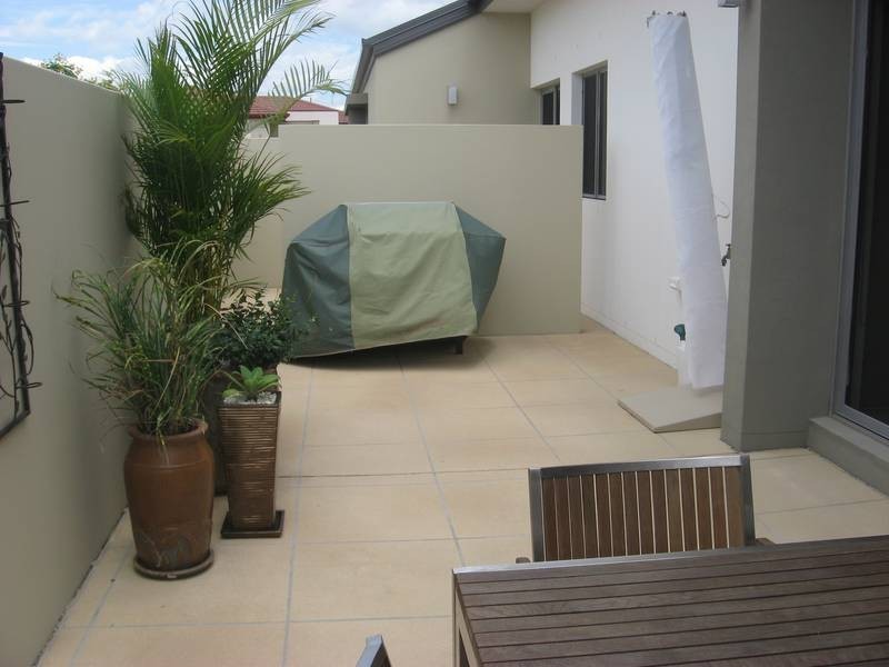 2842 Yanderra Close, Hope Island QLD 4212