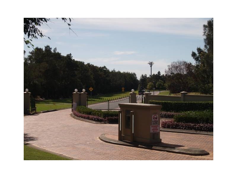 8395 MAGNOLIA DRIVE, Hope Island QLD 4212