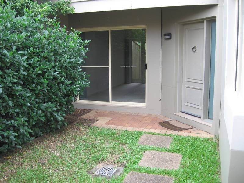 8115 Magnolia Drive, Hope Island QLD 4212