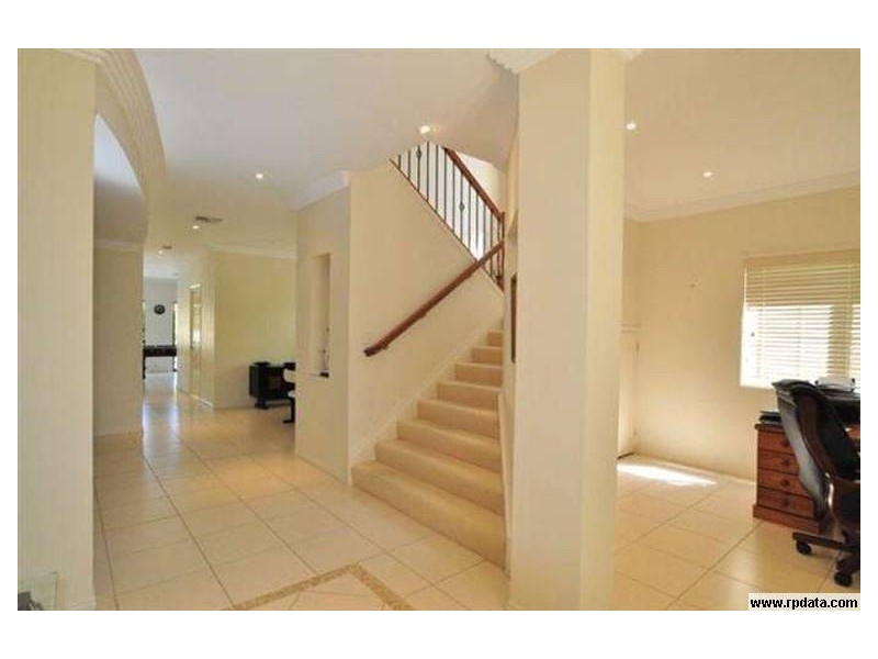 2571 Cressbrook Drive, Hope Island QLD 4212