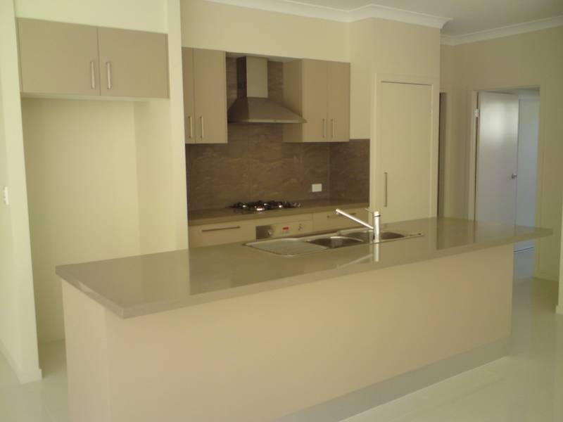 16 Peter Senior Drive, Hope Island QLD 4212